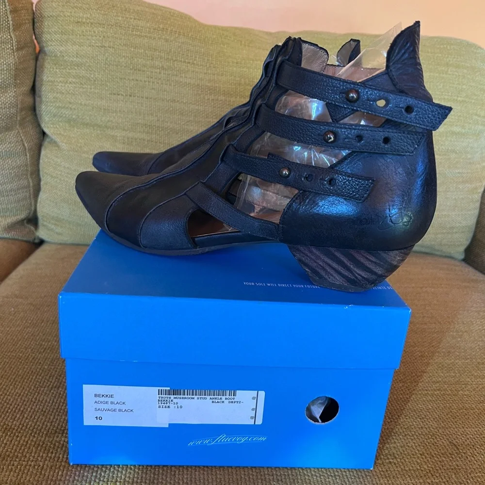 Black Fluevog Bekkie size 10 - Picture 6 of 6